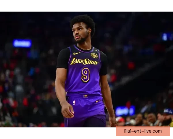 布朗尼连续背靠背胜利南湾湖人13战全胜雷迪克高度评价他努力拼搏